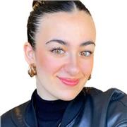 Profesora de inglés, o auxiliar de habla para niños que van al colegio, cuento con C1 de inglés y he estudiado en EEUU.